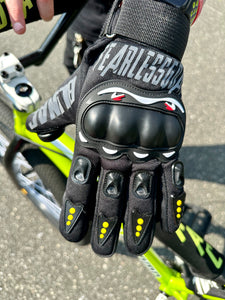 “FEARLESSGOAT DRAG GLOVE”